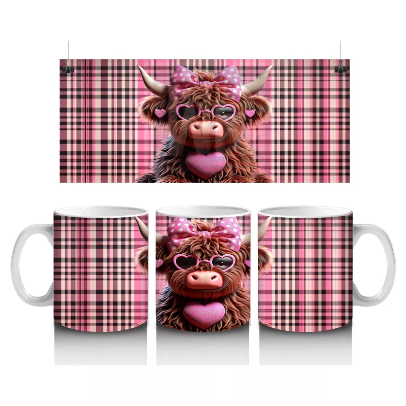 Kare Desenli Fon Üzerinde Kalpli Tatlı Boğa – Baskılı Kahve Kupası