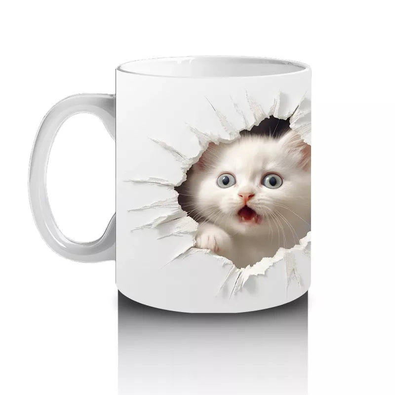 Kırık Duvar Arasında Sevimli Yavru Kedi – Baskılı Kahve Kupası - 2