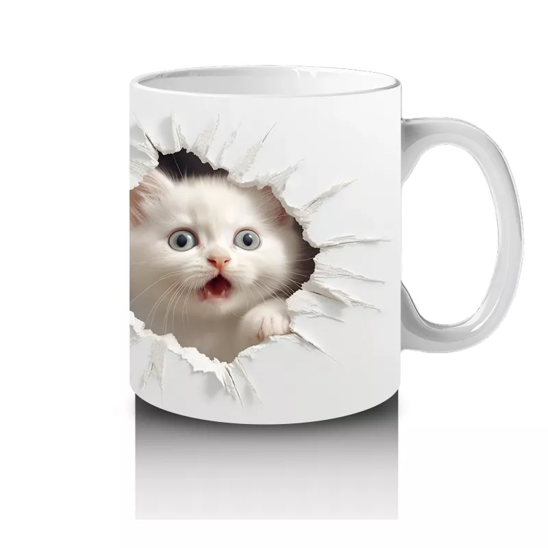 Kırık Duvar Arasında Sevimli Yavru Kedi – Baskılı Kahve Kupası - 4