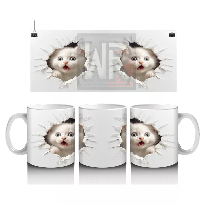 Kırık Duvar Arasında Sevimli Yavru Kedi – Baskılı Kahve Kupası