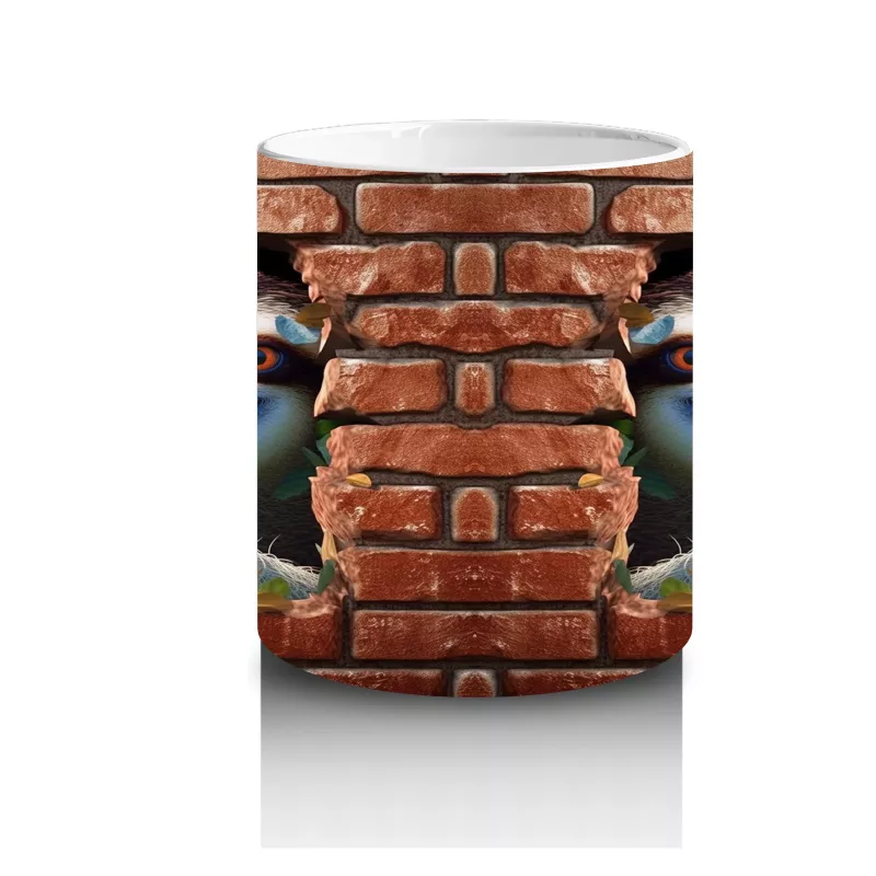 Tuğla Duvar Önünde Gülümseyen Tembel Hayvan – Baskılı Kahve Kupası - 3