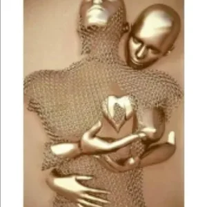 Modern Altın Dokulu Sarılan Çift Kanvas Tablo | Romantik Sürrealist Duvar Sanatı